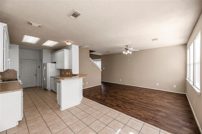 Building Photo - 5642 Claybeck Ln
