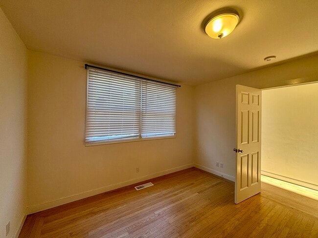 Building Photo - 184 Pixley St