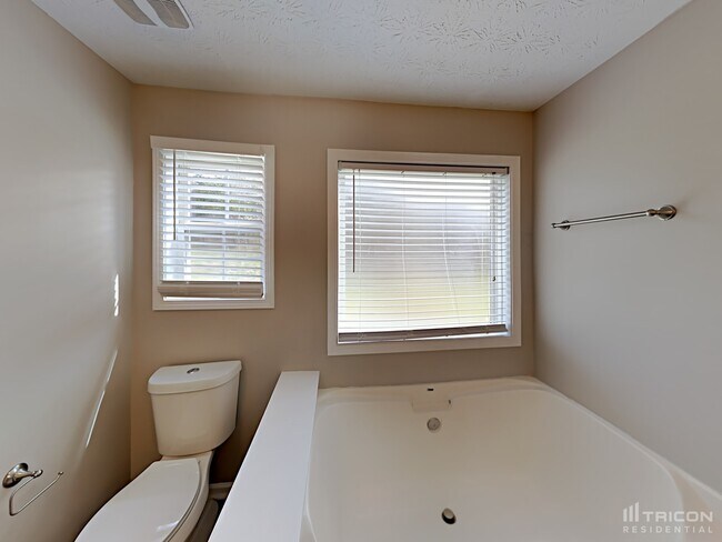Building Photo - 404 Deer Run Ln