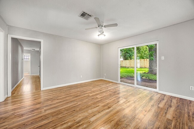 Building Photo - 5618 Briarwick Ln