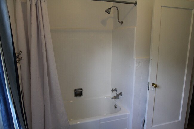 Building Photo - Beautiful Large Home in the Avenues