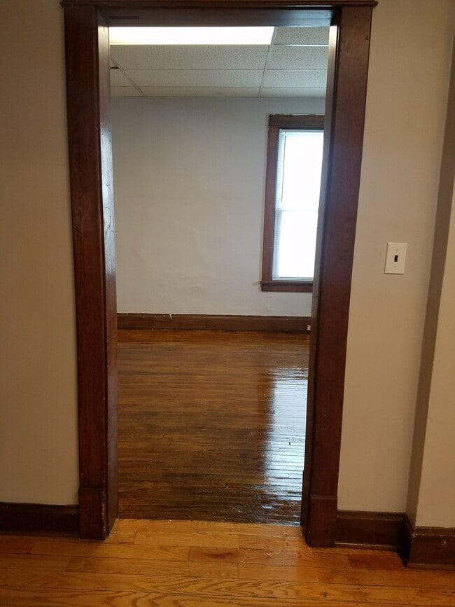 Building Photo - 1002 Burr