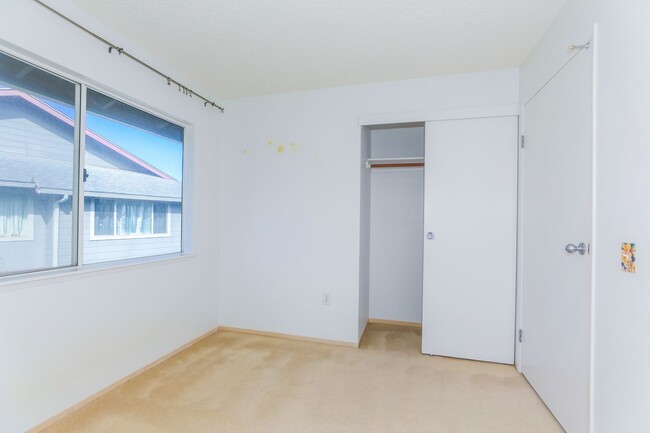 Building Photo - Hillsdale4 Mililani Mauka Town House- Upst...