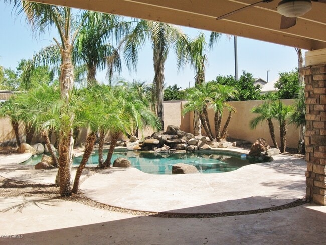 Building Photo - COMING SOON!! LOVELY  5-BEDROOM, 3-BATH GILBERT HOME