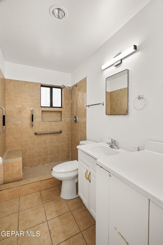 Building Photo - 255 Francis St