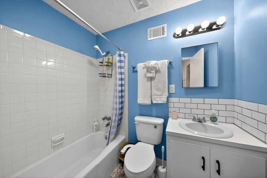 Building Photo - 534 Oak Meadow Ln