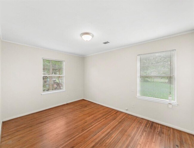 Building Photo - 1306 Briarwood Dr