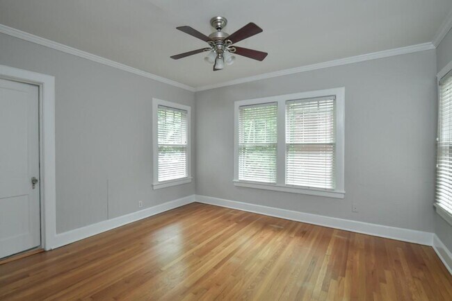 Large Bedrooms - 866 Moreland Ave SE