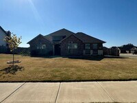 Building Photo - 731 Braeburn Ct