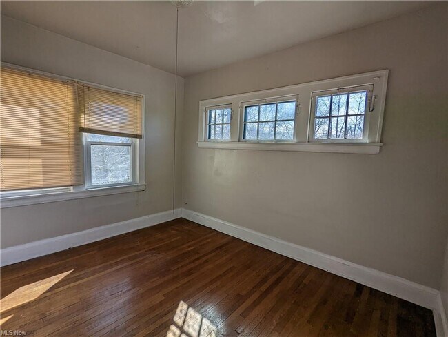 Building Photo - 1702 Coventry Rd