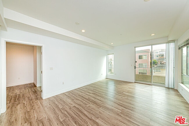 Building Photo - 1101 S Harvard Blvd