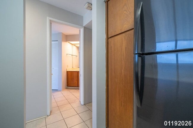 Building Photo - $2,250 / 1br - 611ft2 - Well maintained 1BR/1BA/1PKG condo unit in Hale Kaheka (Ala Moana) (Honol...