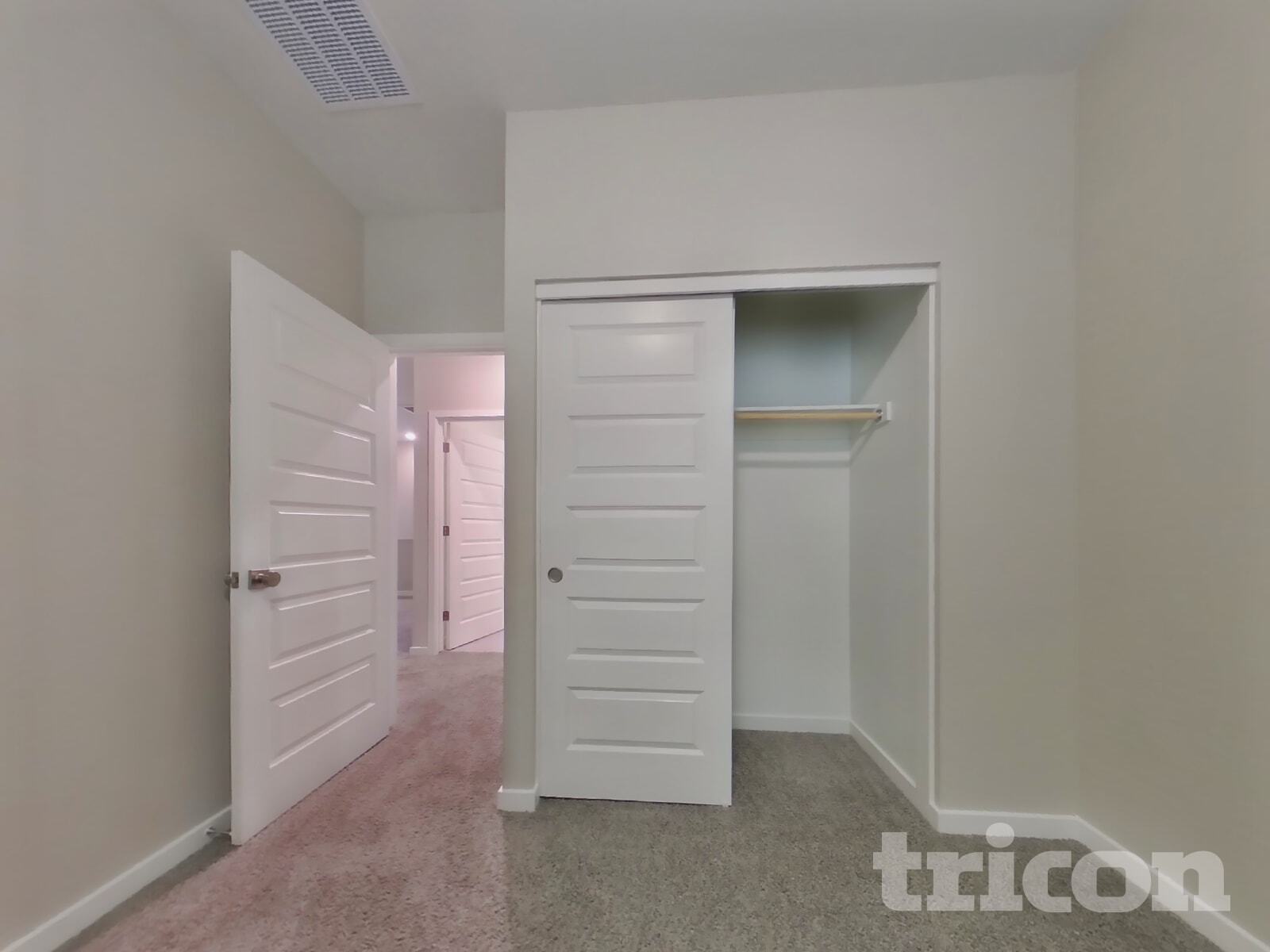 Building Photo - 1349 N Parkcrest