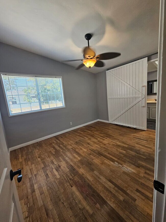 Building Photo - 352 Bonito Ave
