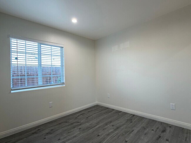 Building Photo - 5970 Locust Ave