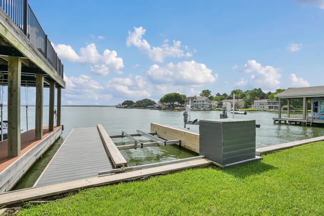 Building Photo - 39 Lakeview Village