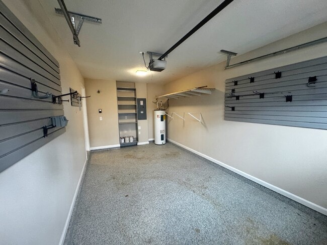 Building Photo - Islander Townhome with water views and garage!