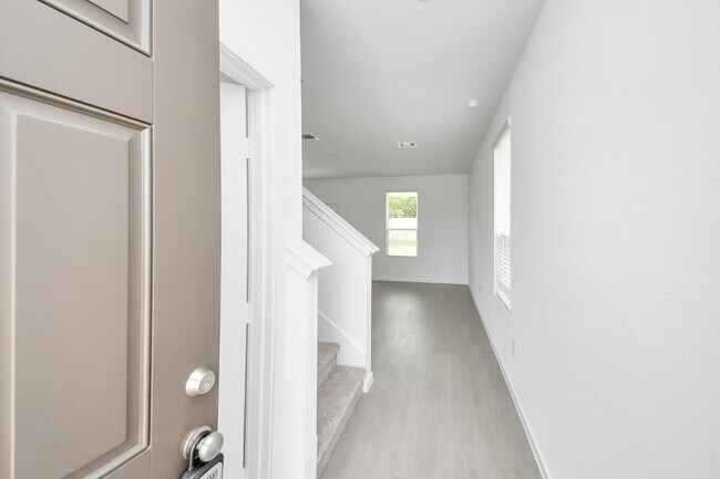 Building Photo - 6922 Bens Lndg