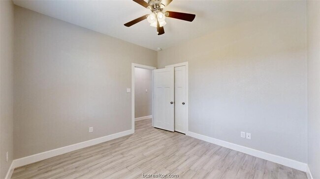 Building Photo - 513 Kubin St