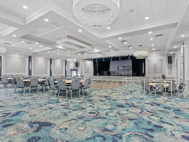 Building Photo - 5415 Verona Dr