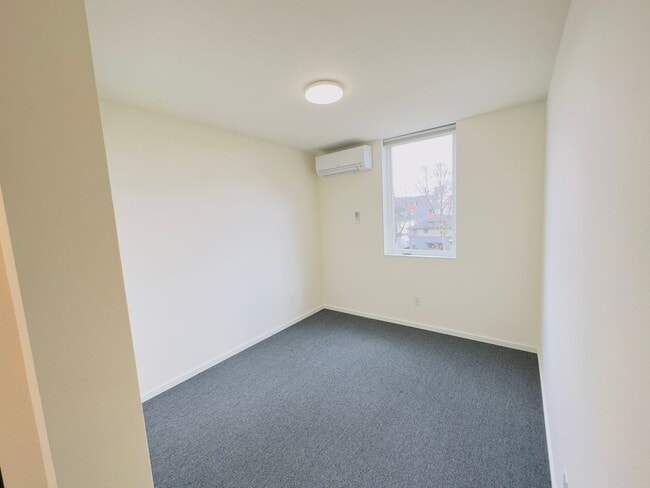 Building Photo - 3 Bedroom Central District Townhome w/ Garage, AC & Rooftop Deck