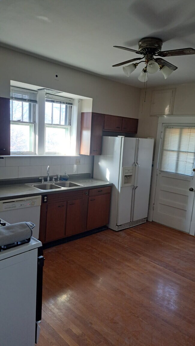 Building Photo - 5301 S Broadway