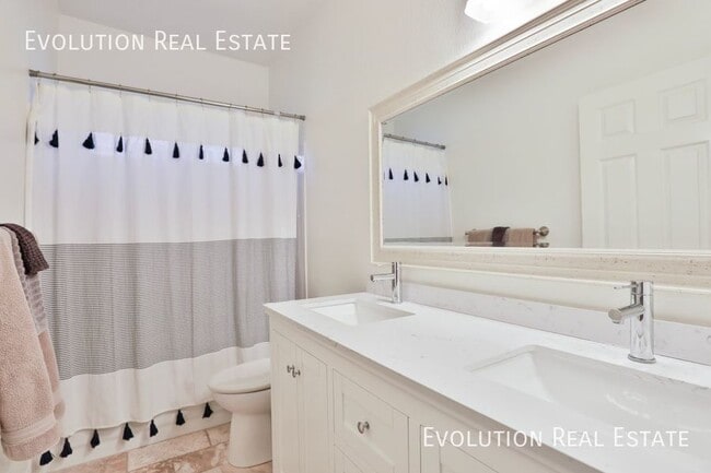 Building Photo - 1542 E Beacon Dr