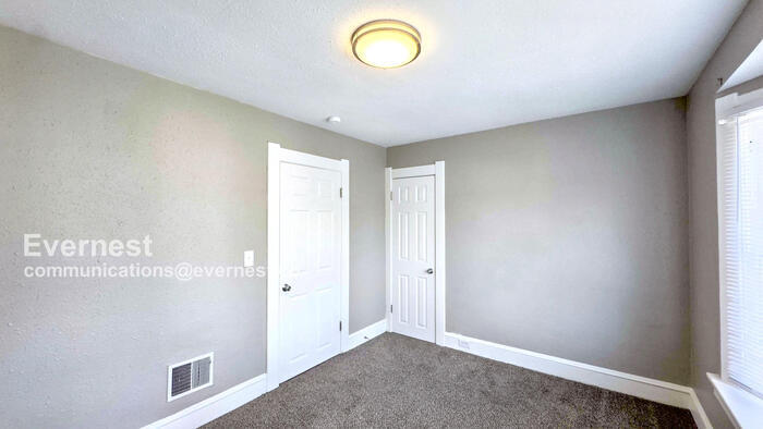 Building Photo - 714 Hampton Ave