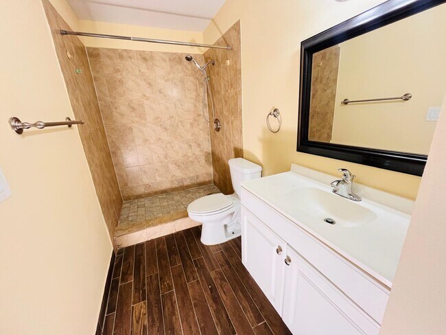 Building Photo - 5985 Forest Hill Blvd