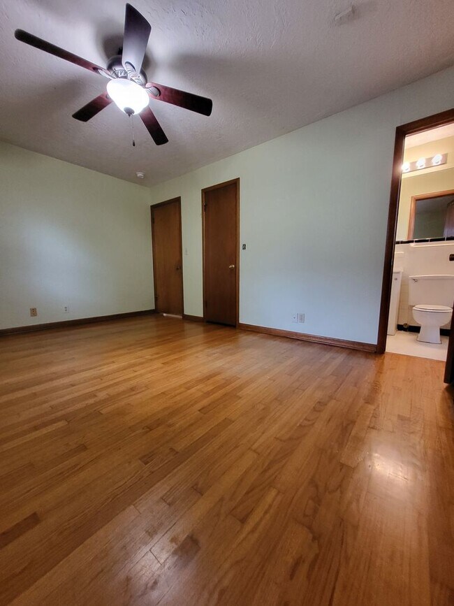 Building Photo - (3) Bed/(2) Bath in Core Norman!