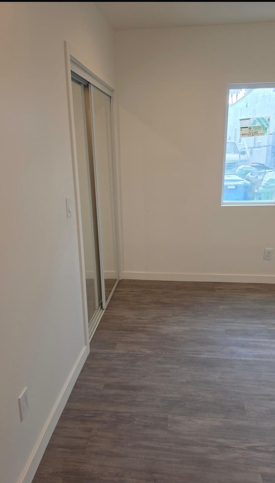 Building Photo - 5714 S Manhattan Pl