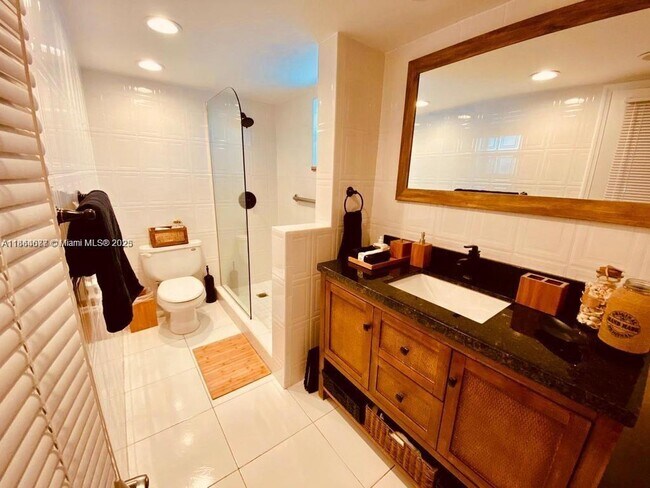 Building Photo - 325 Ocean Dr