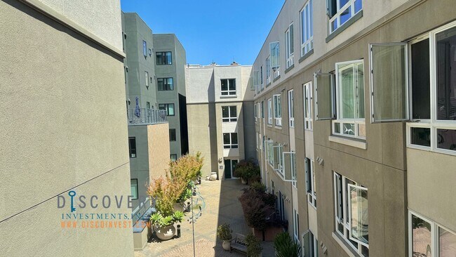 Building Photo - Large Downtown Oakland Two Bedroom Condomi...