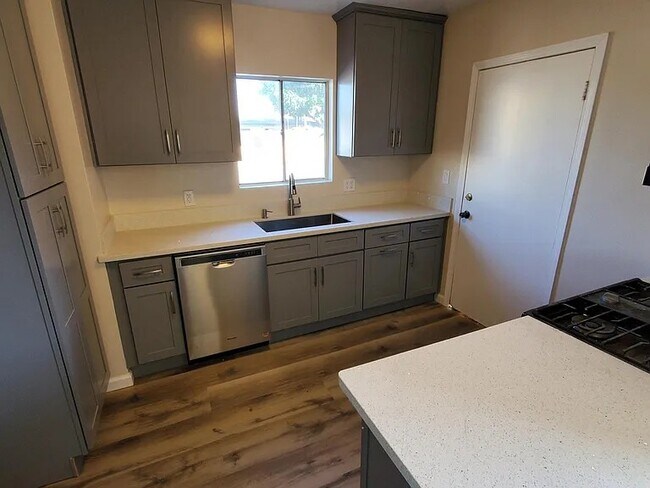 Primary Photo - Eshelman Flats