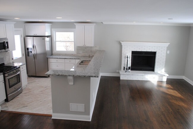 Building Photo - 39 Elmwood Dr