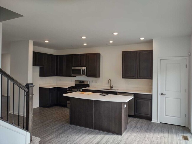 Building Photo - 1039 Atterberg Rd