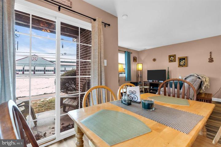 Building Photo - 27 Florence Tollgate Pl