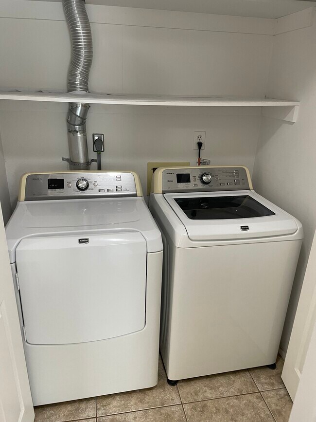 In unit washer/dryer - 2919 Wainwright Ct