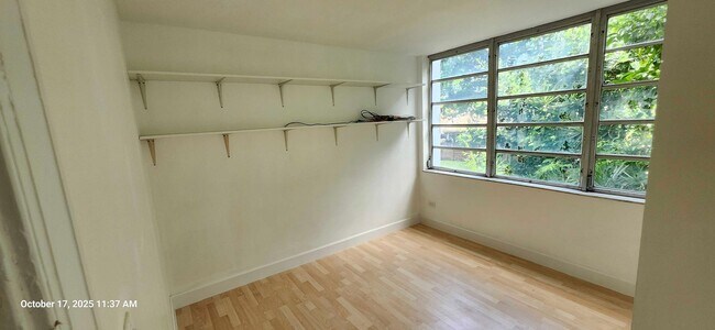 Building Photo - Spacious 1 Bed + Den | 1.5 Bath Apartment ...