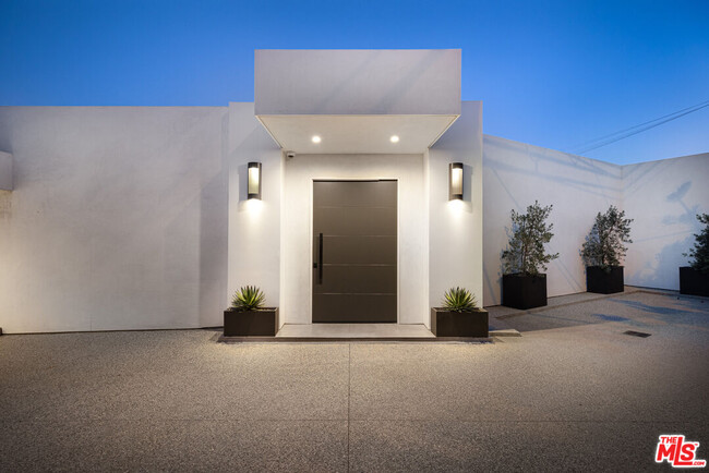 Building Photo - 9960 Beverly Grove Dr Dr