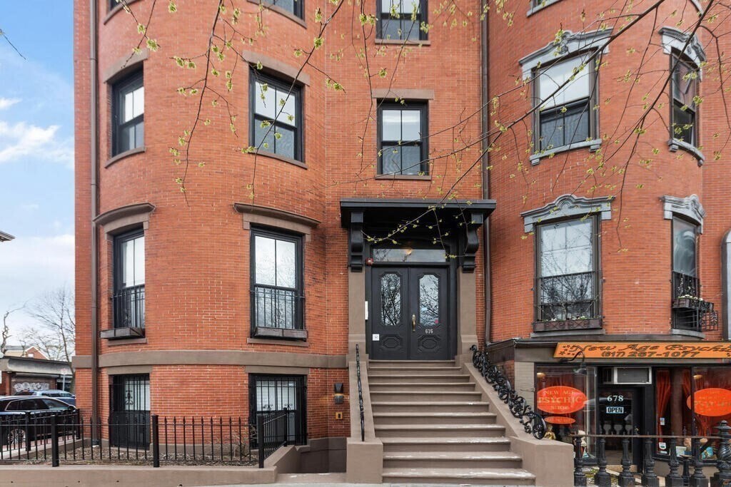 Building Photo - 676 Tremont St