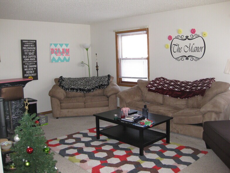 Building Photo - 330 S Lucas St