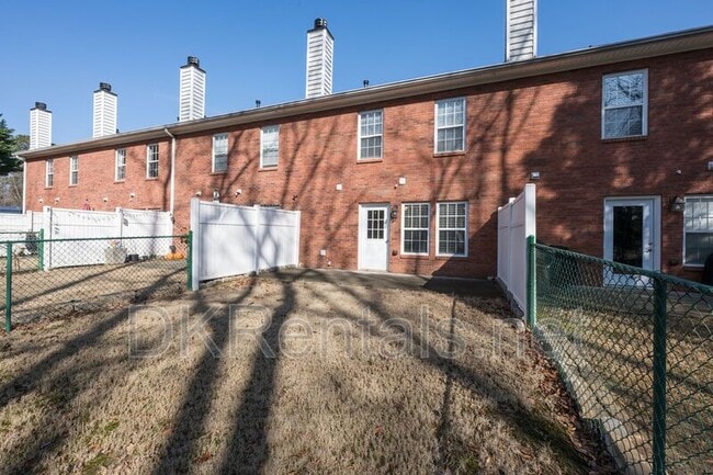 Building Photo - 215 Morris Ln