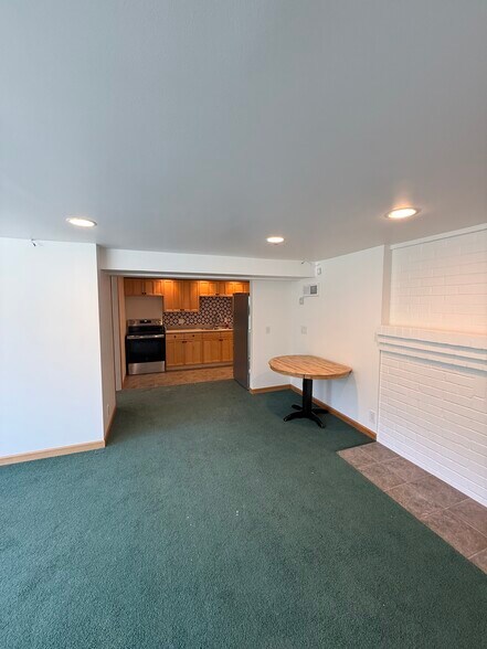 Building Photo - 306 S 193rd St