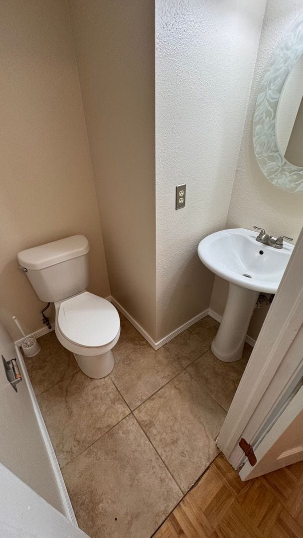 Building Photo - 3 bed 2.5 bath w/ garage, Great location off University and Dry Creek, close to Southglenn Mall a...