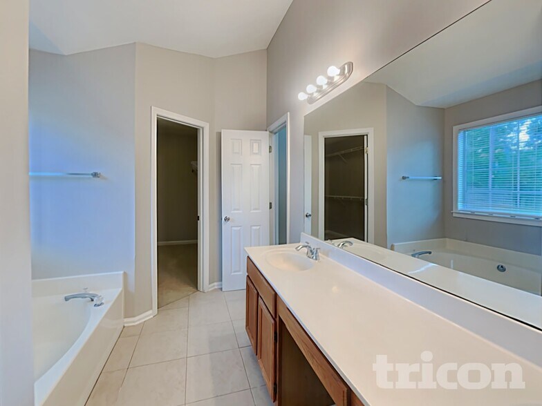 Building Photo - 4549 Aladdin Ct
