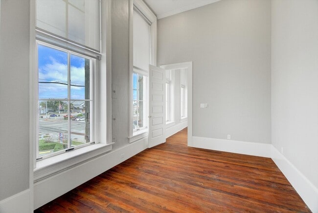 Building Photo - 2206 The Strand