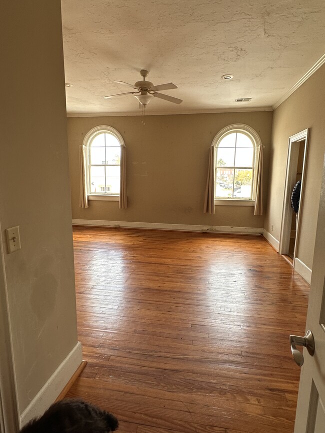 Master bedroom with bath - 533 Rutledge St