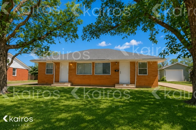 Building Photo - 107 S Palo Duro St