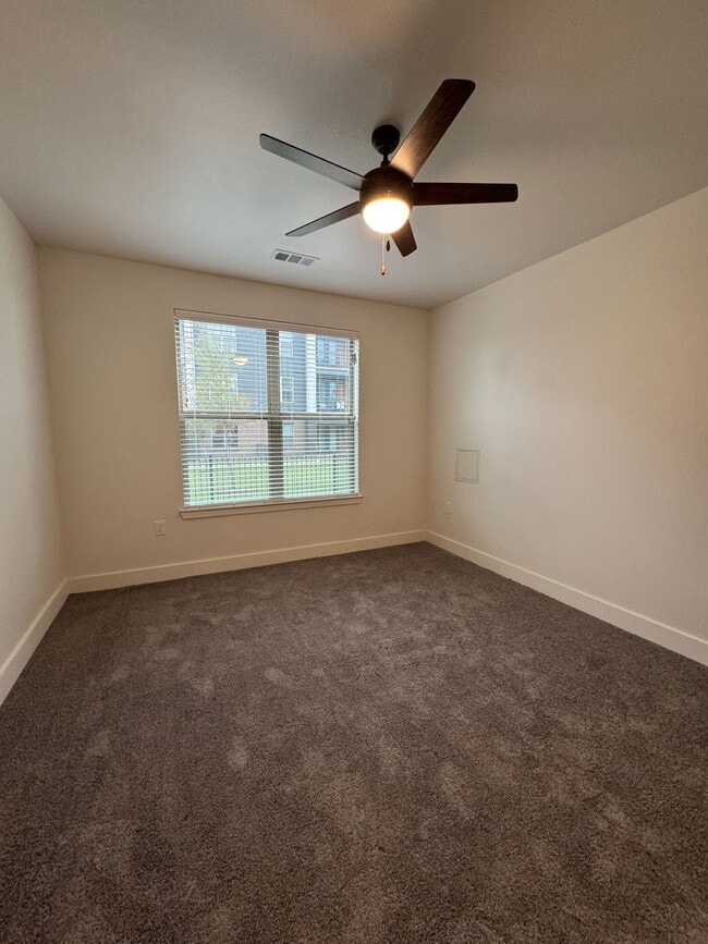 Building Photo - 3850 Double Oak Ave